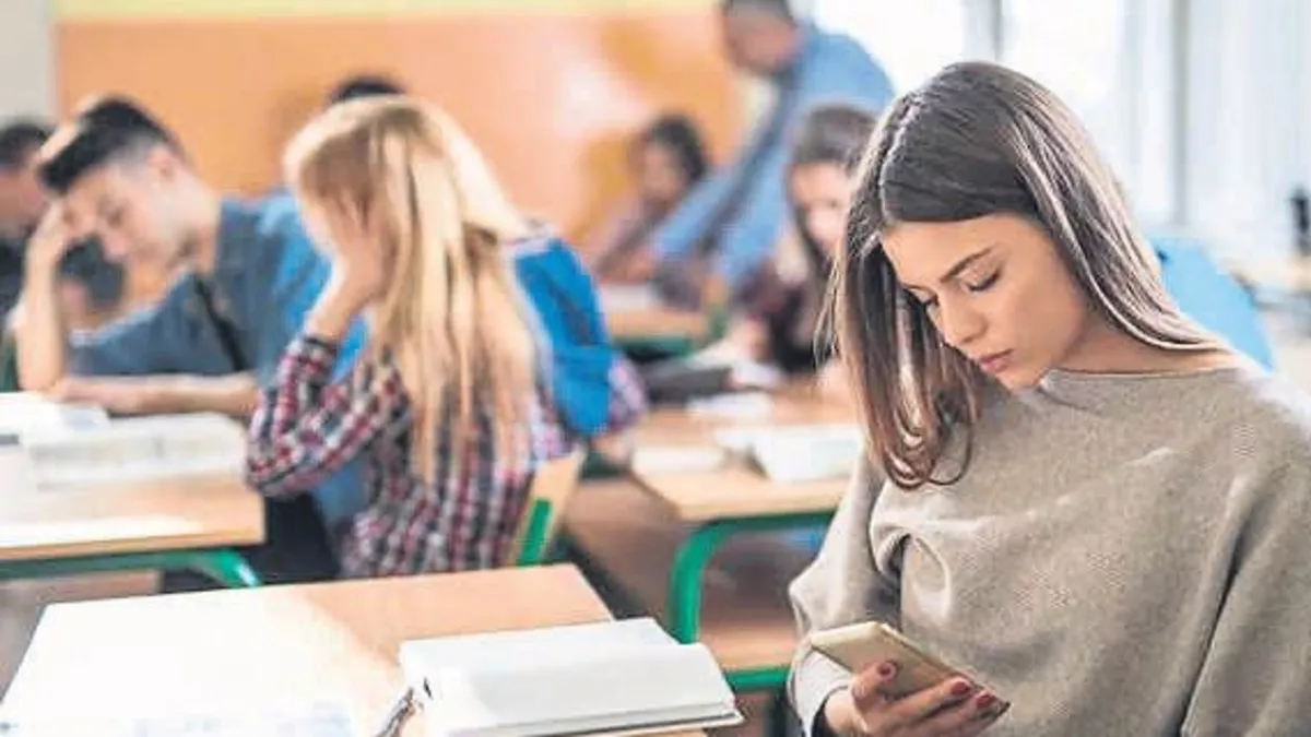 Brezilya’daki okullarda cep telefonu resmen yasaklandı Brezilya’daki okullarda cep telefonu resmen yasaklandı