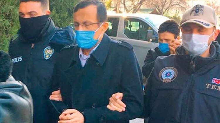 FETÖ elebaşı Gülen’in taktığı apoletleri söküldü! Generallikten er statüsüne düşürüldü