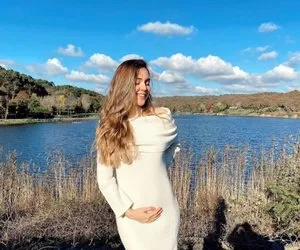 Eser Yenenler ile Berfu Yenenler'in ikinci bebeklerinin ismi belli oldu! Berfu Yenenler doğacak bebeklerinin adını sosyal medyadan açıkladı!