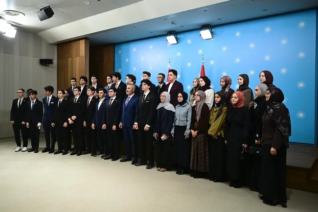 bakan-fidan-genc-diplomasi-dernegi-mensuplarini-kabul-etti-1793118006477.jpg