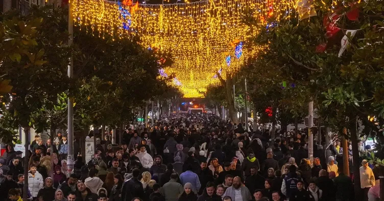 Ramazan’ın ışığı Esenler’de yükseldi