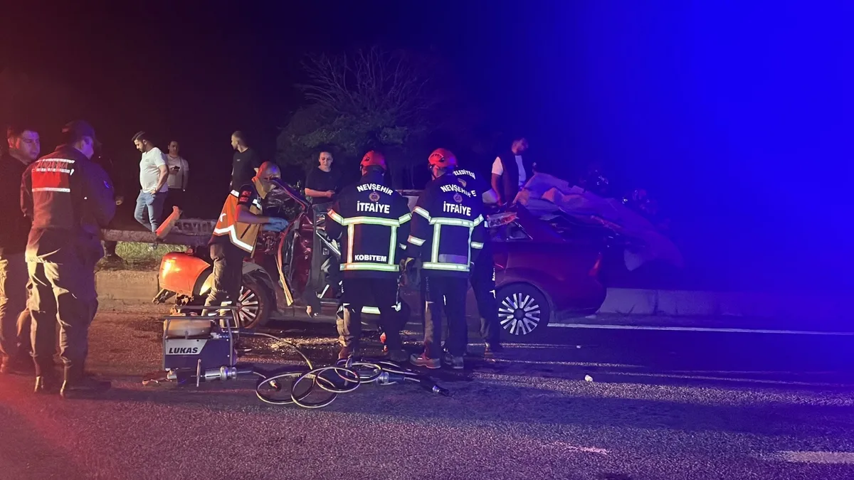 Nevşehir'de patates yüklü bir TIR'a arkadan çarpan otomobilin sürücüsü hayatını kaybetti.