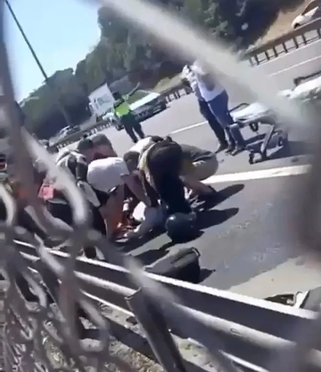 son-dakika-unlu-motosikletci-deniz-servan-narin-hayatini-kaybetmisti-kaza-yaptigi-anlar-ortaya-cikti-1754894826980.jpeg SON DAKİKA | Ünlü motosikletçi Deniz Servan Narin, Kocaeli’deki feci kazada hayatını kaybetti: Kaza görüntüleri ortaya çıktı