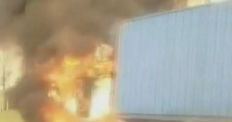 Son dakika: Esenyurt Haramidere TEM Bağlantı yolunda seyir halindeki tırda yangın
