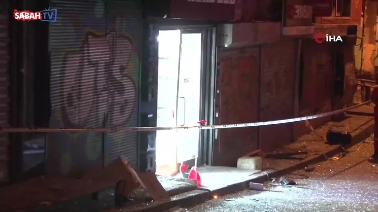 Beyoğlu’nda büfede meydana gelen patlama binayı yıktı | Video