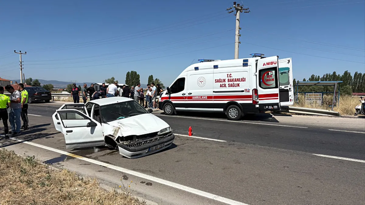 Afyonkarahisar’da otomobil bariyerlere çarptı: 6 kişi yaralandı! Afyonkarahisar’da otomobil bariyerlere çarptı: 6 kişi yaralandı!