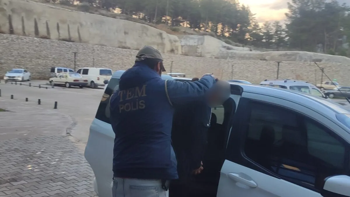 Muğla’da FETÖ operasyonu! 2 firari hükümlü yakalandı Muğla’da FETÖ operasyonu! 2 firari hükümlü yakalandı