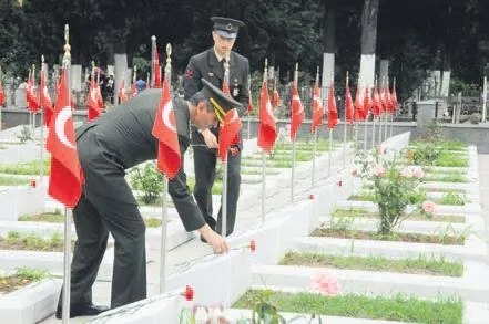 Bütün şehitliklerden aynı ses - 1