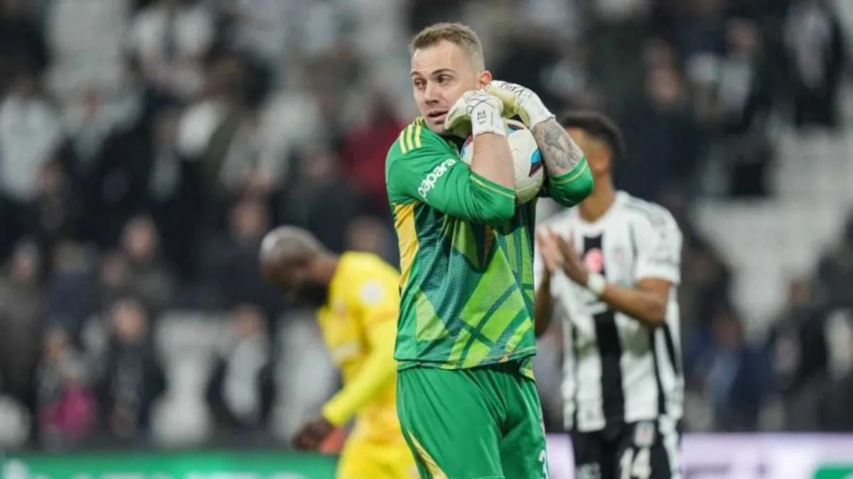 Mert Günok’tan Beşiktaş taraftarlarına veda mesajı Mert Günok’tan Beşiktaş taraftarlarına veda mesajı