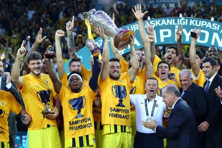 Fenerbahçe’ye kupayı Cumhurbaşkanı Erdoğan verdi
