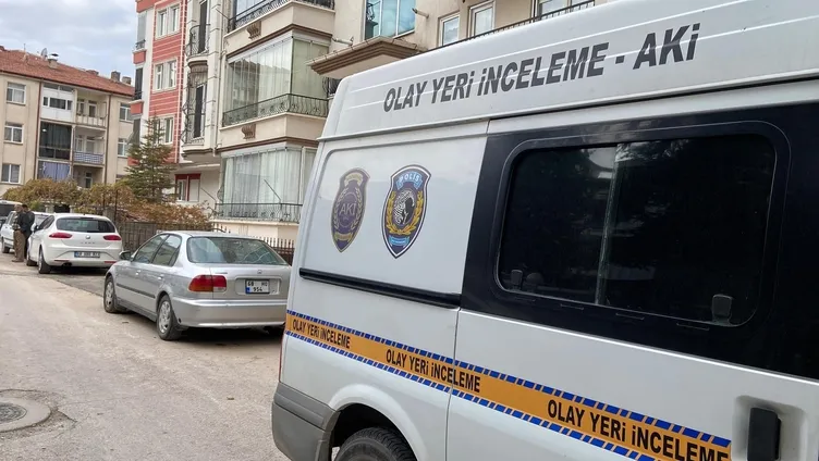 Askerden izne gelmişti: Uyandırmak için odaya giren annesi korkunç manzarayla karşılaştı!