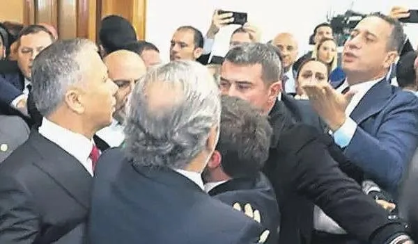 Sürekli zorbalık performanslarına şahit oluyoruz: Bu işlerde ’Mahir’