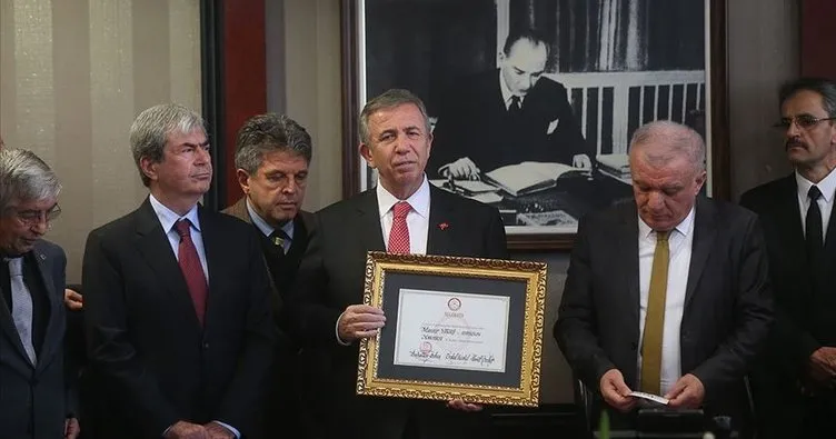 Mansur Yavaş mazbatasını aldı