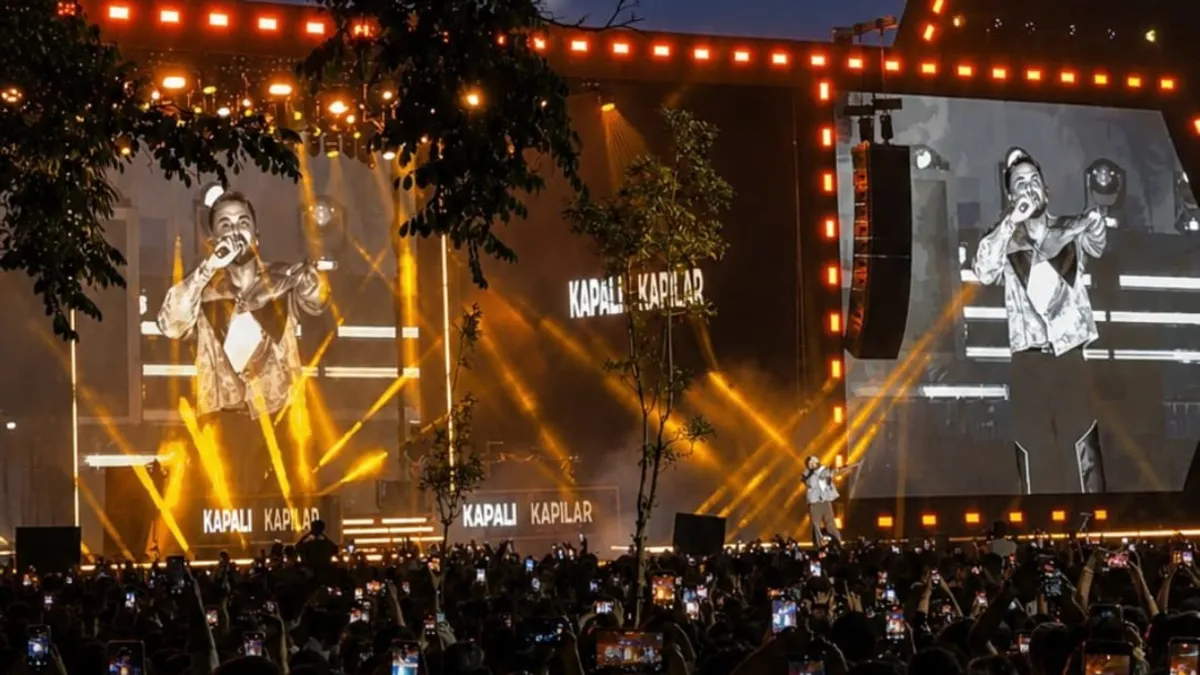 Kültür Yolu Festivali’nde ikinci gün coşkusu: Sefo konserinde on binler buluştu Kültür Yolu Festivali’nde ikinci gün coşkusu: Sefo konserinde on binler buluştu