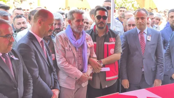 sehit-polis-omer-amilag-memleketi-sanliurfada-dualarla-ugurlandi-1759322891591.jpg