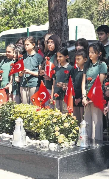 Aybüke öğretmen kabri başında anıldı