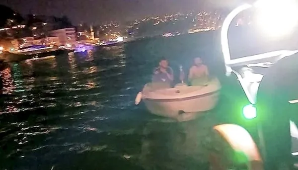 istanbul-bogazinda-makine-arizasi-ile-suruklenen-tekne-kurtarildi-1752153889425.jpg