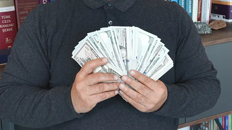 SON DAKİKA… Sahte dolar mağduru adam nasıl dolandırıldığını anlattı: Parayı 4 kez makineden geçirdim…