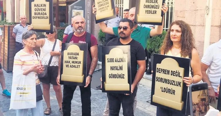 Mağdurlardan mezar taşlı eylem