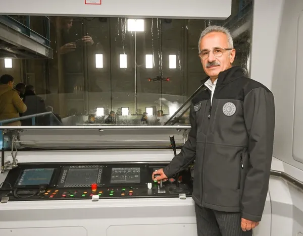 her-sey-ile-yerli-ve-milli-metro-hatta-bakan-uraloglu-acikladi-gebze-darica-metrosu-gunde-330-bin-yolcu-tasiya-1738932661243.jpg