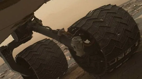NASA’nın Mars canavarı yavaş yavaş parçalanıyor!