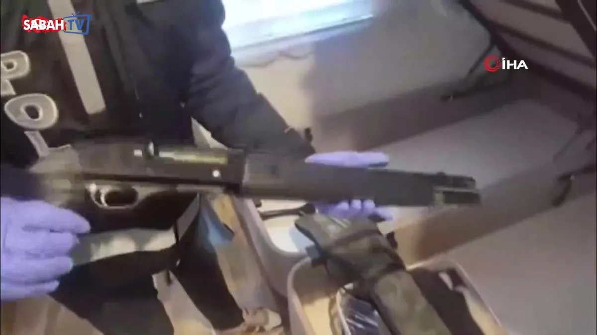 Bursa’da tefecilik çetesi çökertildi: Özel harekat destekli operasyonda 6 gözaltı | Video videosunu izle Bursa’da tefecilik çetesi çökertildi: Özel harekat destekli operasyonda 6 gözaltı | Video videosunu izle