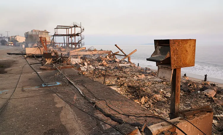 Malibu’da bir tek o ayakta kaldı: Kaliforniya yangınındaki ‘mucize’ ev! Sahibi yanmayan evin sırrını açıkladı