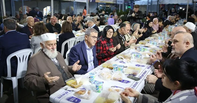 Kemerburgazlılar dev iftar sofrasında buluştu