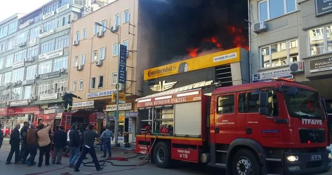 Bursa’da lastikçide büyük yangın