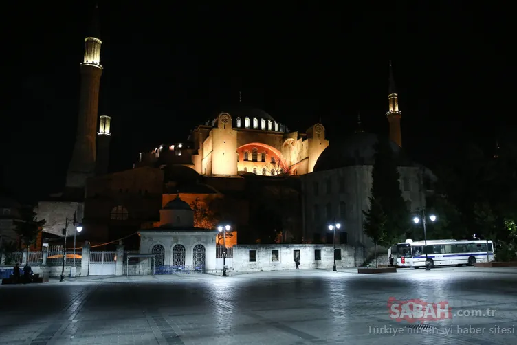 Εικόνες της τελευταίας στιγμής και όλες οι εξελίξεις από την Αγία Σοφία που προετοιμάστηκαν για την προσευχή της Παρασκευής
