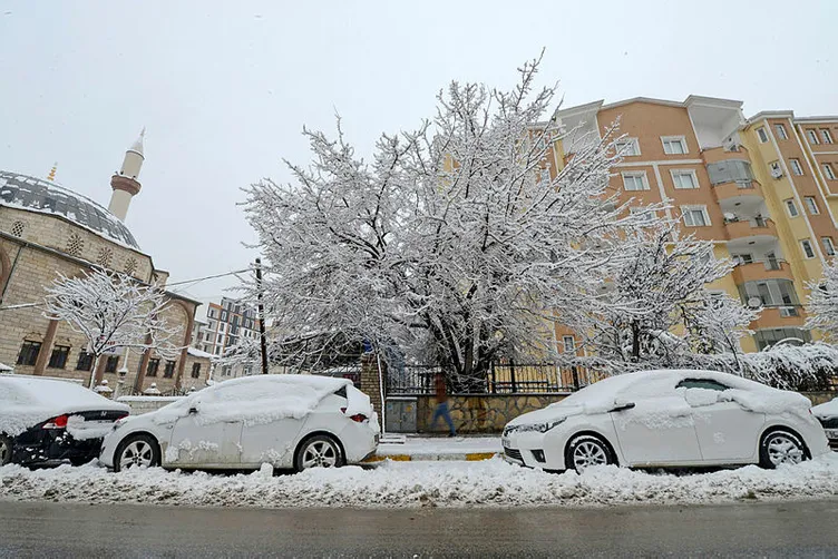 İstanbul'da kar başlıyor! Meteoroloji'den yeni son dakika hava durumu bilgisi!