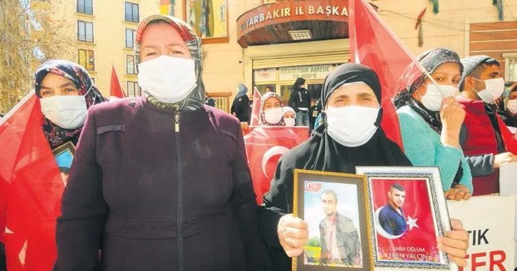 ‘Anneyim diyor ağlayan anneleri görmüyor’