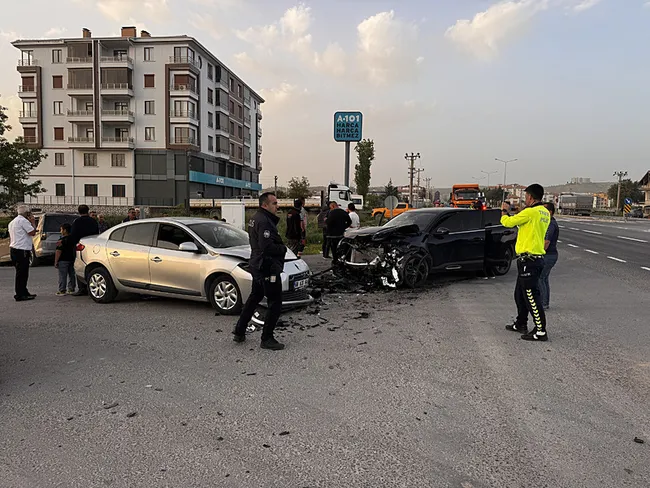 aksarayda-zincirleme-trafik-kazasi-4-yarali-1778612399814.jpg