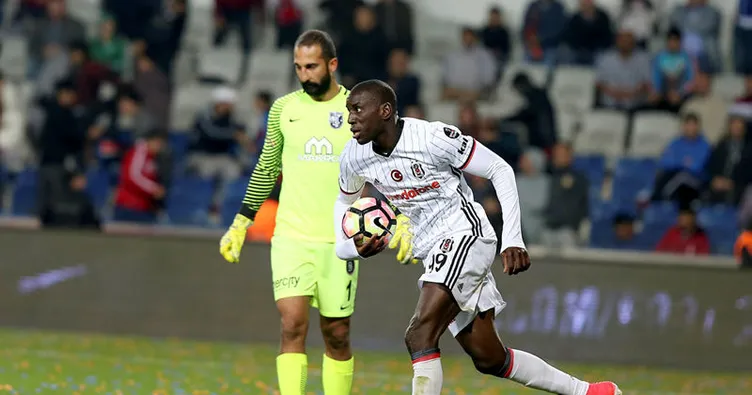 Şampiyonluk sonrası Demba Ba’dan şükür namazı