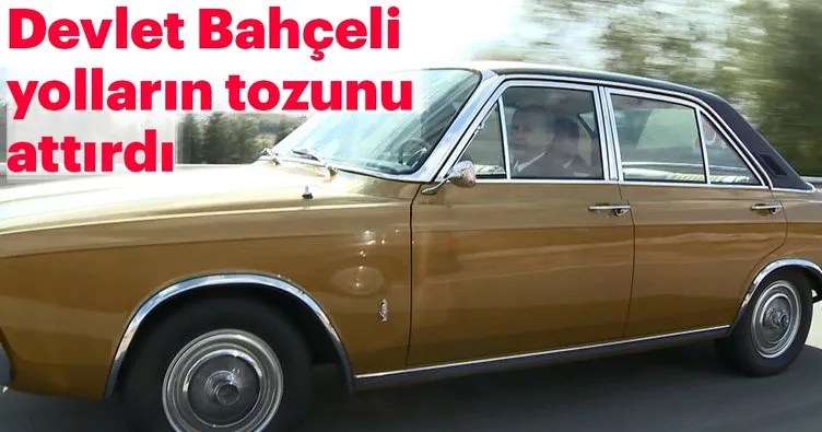 MHP Lideri Bahçeli klasik otomobiliyle Ankara yollarında