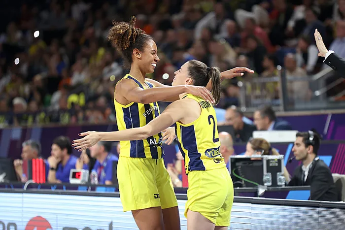 son-dakika-haberi-fenerbahce-alagoz-avrupa-sampiyonu-kanarya-ust-uste-ikinci-kez-en-buyuk-oldu-1713118586052.jpeg