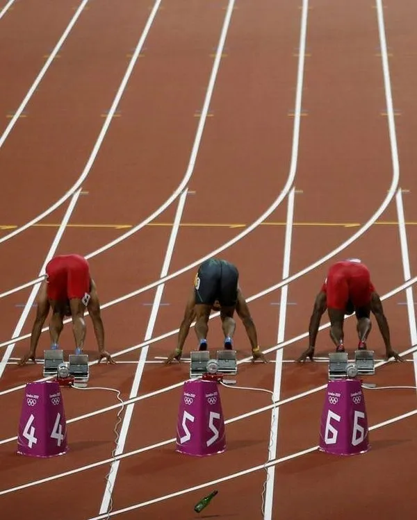100 metre finalinde piste şişe attı