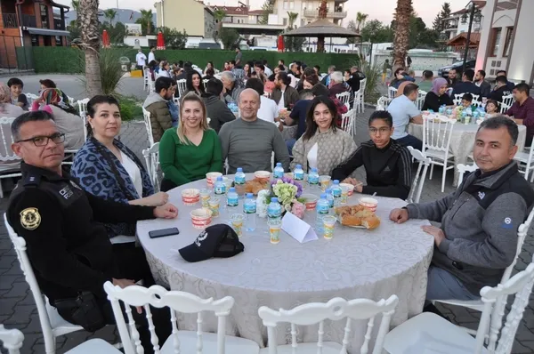 fethiye-emniyet-mudurlugunun-iftar-programina-yogun-ilgi-oldu-1712355183811.jpg