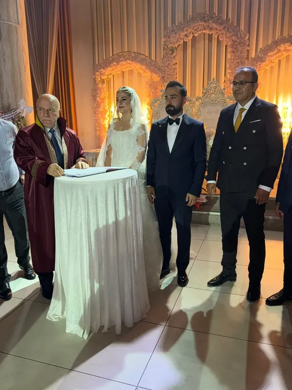 bakirkoy-cumhuriyet-bassavci-vekili-kayhan-cetinin-mutlu-gunu-kardesi-murat-cetin-dunyaevine-girdi-1787257795022.jpg