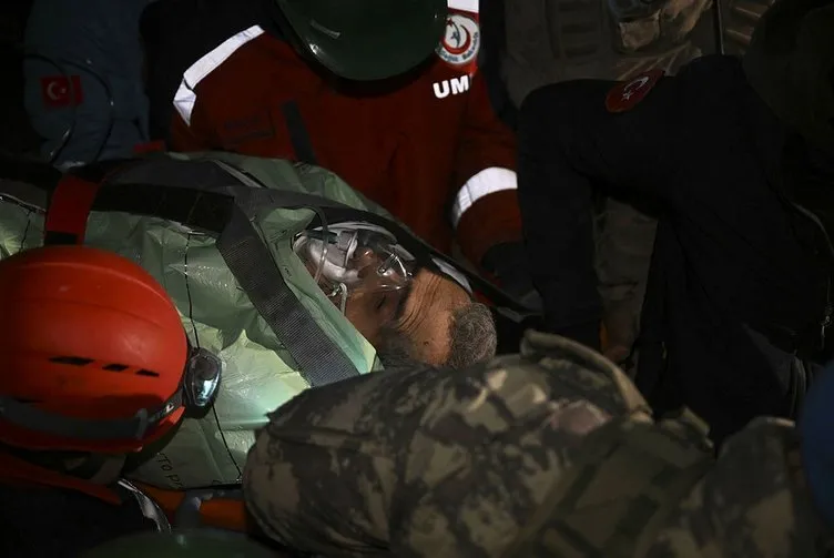 SON DAKİKA: Deprem bölgelerinde mucize hikayeler: Bu görüntüler 85 milyonu ağlattı!