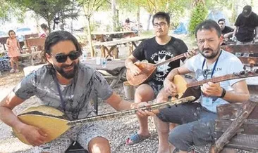 Bağlama ustaları bir araya geliyor