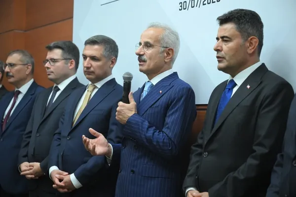 bakan-uraloglu-acikladi-arac-muayene-hizmetlerinde-turka-donemi-komisyon-sorunu-ortadan-kalkiyor-1785413510408.jpeg