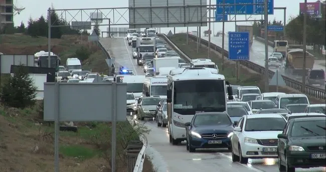 Kilit kavşakta trafik akışı yavaşladı