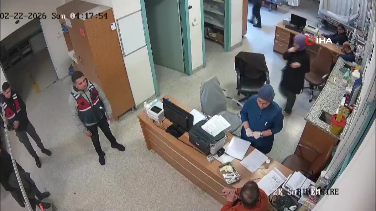 Jandarmanın alkol kontrolünü kabul etmeyen CHP’li başkan yardımcısı, hastanede de gerginlik çıkarmış | Video videosunu izle Jandarmanın alkol kontrolünü kabul etmeyen CHP’li başkan yardımcısı, hastanede de gerginlik çıkarmış | Video videosunu izle