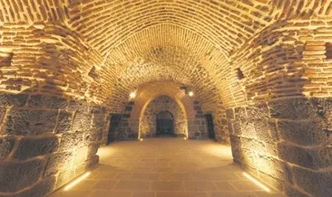 7 bin yıllık surlar aslına dönüyor