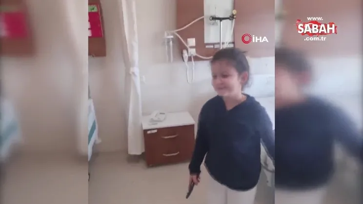 Tatbikatta kendini role kaptırdı, güvenlik görevlisini araçla böyle sürükledi