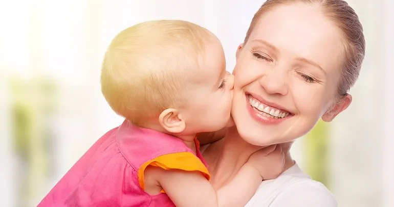 Bebeğinizin 12-18. ay gelişimi: Minik öpücüklere hazır olun...