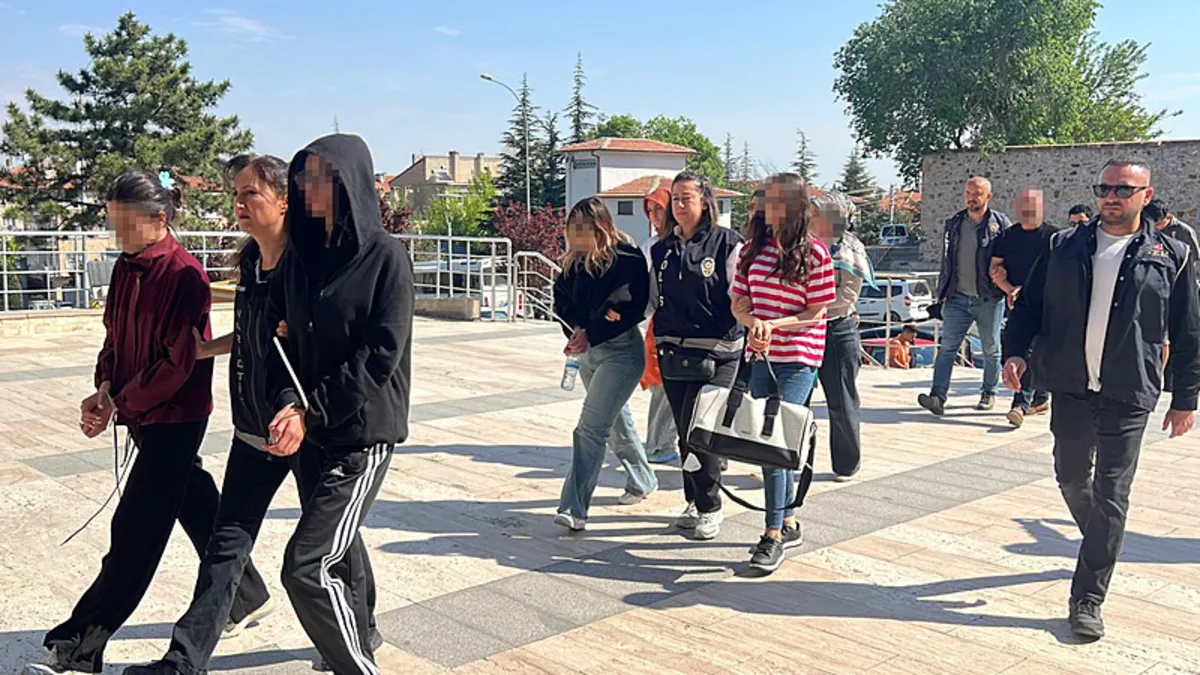 Nevşehir merkezli 28 ilde ‘yasa dışı bahis’ operasyonu: 79 tutuklama Nevşehir merkezli 28 ilde ‘yasa dışı bahis’ operasyonu: 79 tutuklama