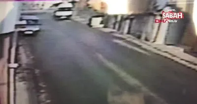 Sivas’ta el freni çekilmeyen minibüsün park halindeki araçlara çarpma anı kamerada | Video