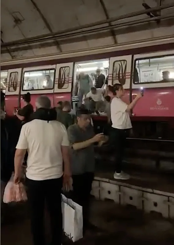 son-dakika-kadikoy-sabiha-gokcen-havalimani-metrosu-raydan-cikti-3-yarali-1781894057430.jpeg